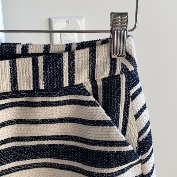 BR Navy and white miniskirt - Picture 3 of 5